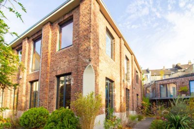 Exklusives Loft-Refugium mit Wow-Faktor im versteckten Hinterhof-Oase