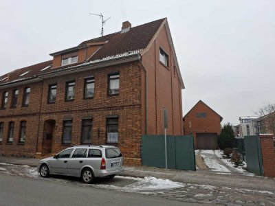 Attraktives Stadthaus mit 2-3 Wohnungen , mit eigner Zufahrt und Hof