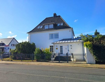 Luxuriöses Wohnen in Bürgerparknähe - Exklusive Stadtvilla mit Schwimmbad & Sauna