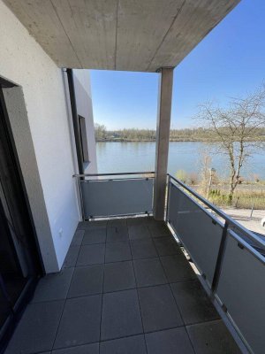 Gelegenheit: Neuwertige, helle 2-Zimmer-Wohnung mit möblierter Küche, Balkon und tollem Innblick in Obernberg