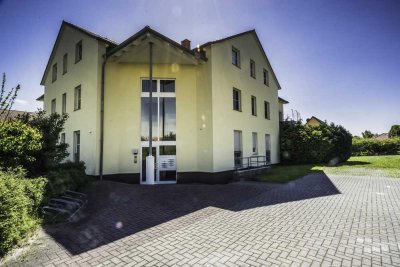 Großzügig geschnittene 4-Raum-Wohnung mit Balkon zu verkaufen