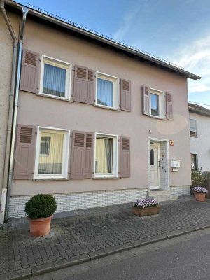 Wallerfangen,  1-FH, 5 ZKB, ruhige Nebenstraße