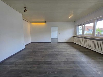 Großzügige 3-Zimmerwohnung im Obergeschoss mit Balkon und Dachterrasse