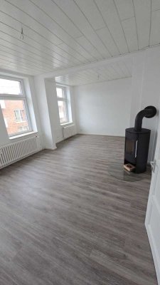 Helle sonnige 4,5-Zi.-Wohnung mit Kaminofen in zentraler Lage