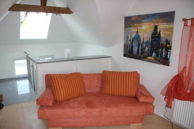 Möbliertes DG-Apartement in Frankfurt-Zeilsheim