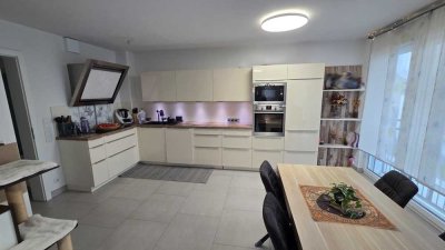 Moderne 3-Zimmer-Wohnung mit Balkon, TG & Stellplatz inklusive in Top-Lage Friedrichshofen