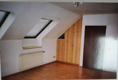 Geschmackvolle 2,5-Raum-Maisonette-Wohnung mit EBK in Köln Lindweiler