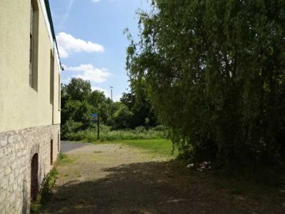 Mehrfamilienhaus - Hallen - Garagen in Schöningen! Grundstück 6766 m², davon 3493 m² Bauland!