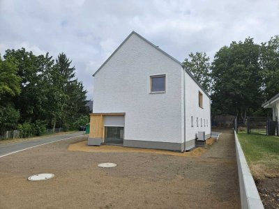 Geräumiges 6-Zimmer-Architektengebäude mit gehobener Innenausstattung und EBK in Weißenfels