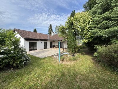Provisionsfrei: 24.000€ Ersparnis - renoviertes EFH, barrierefrei mit großem Garten