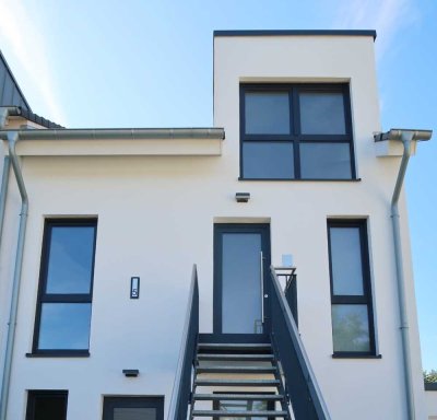 Modernes 6-Zimmer-Haus (200qm)  mit Maisonette, Galerie und Privatgarten  zum Erstbezug