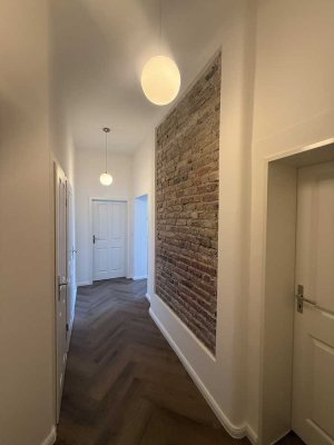 Lichtdurchflutete Altbauwohnung, Erstbezug nach Kernsanierung, zentrale Lage im Komponistenviertell