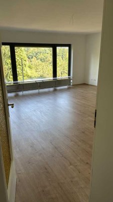 4-Zimmer-Wohnung mit Terrasse und Garten