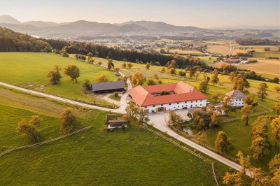 FÜR PFERDE-LIEBHABER!Traditioneller Vierkanthof mit 6 Boxen