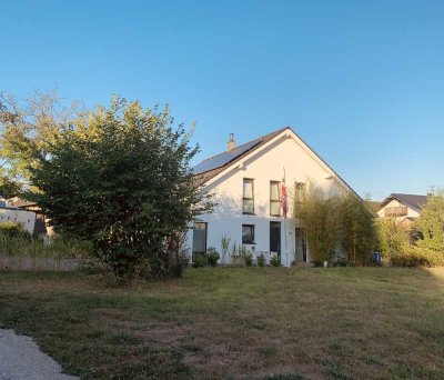 Provisionsfrei: Bezugsfertiges Energiesparhaus in Alleinlage mit PV-Anlage & Wärmepumpe