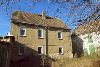 Verwirklichen Sie sich selbst: leerstehender Hof mit Wohnhaus
