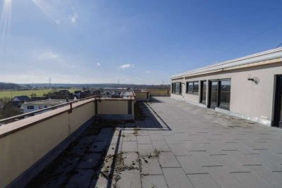 Über den Dächern: 5-Zimmer-Penthauswohnung mit umlaufender Dachterrasse zur Sanierung