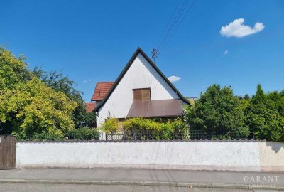 Charmantes Einfamilienhaus mit großem Garten und Nebengebäude