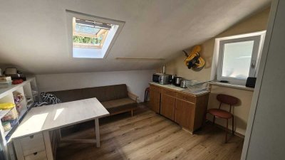 Exklusive 1,5-Raum-Dachgeschosswohnung mit EBK in Bayerisch Gmain