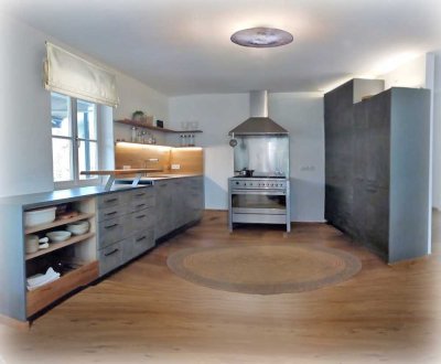 Stilvolle 5-Zimmer-Erdgeschosswohnung mit geh. Innenausstattung mit Terrassen,Garten und EBK
