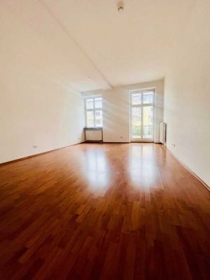 Wunderschöne 2-Zimmer-Wohnung in Köln Junkersdorf in saniertem Baudenkmal, gr. BLK, Stellplatz,