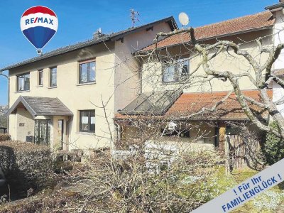 Für KAPITALANLEGER 
oder EIGENNUTZER:
GEPFLEGTES 2- bis 3-Familienhaus 
mit VIEL PLATZ + 2 Garage