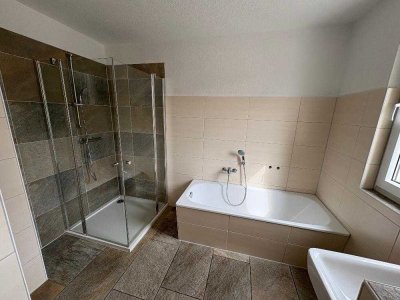 Highlight Badezimmer und Einbauküche - Exklusiv 2 Zimmer mit Balkon im Stadtzentrum!
