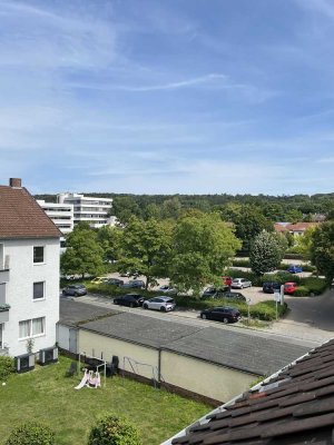 frisch-renovierte 2-Zimmer-DG-Wohnung in Hildesheim/ Marienburger Höhe - WG geeignet