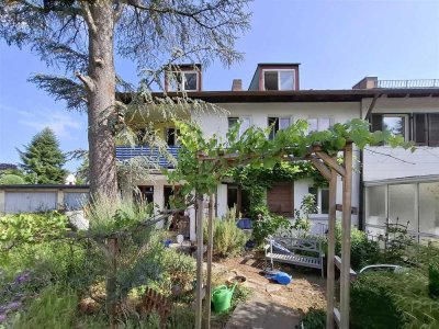 Attraktives Reiheneckhaus - aufgeteilt in 3 Wohnungen in München-Kleinhadern, Kapitalanlage oder Eig