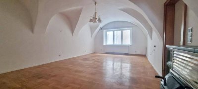 Neuer Preis !! Großzügige Altbau - Wohnung 1 Stock mit viel Potenzial auf 160m² zum Schnäppchenpreis!