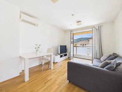 Sonnige &amp; neuwertige 2-Zimmer-Wohnung samt Loggia im Zentrum von Pörtschach mit Pyramidenkogel Blick