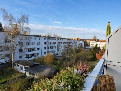Vermietete 3-Zimmer-Dachgeschosswohnung mit Balkon, Wannenbad mit Fenster, Laminat!