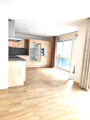 Lichtdurchflutete 2,5-Zimmer-Wohnung mit EBK in Engen