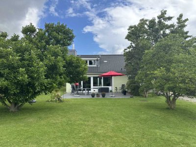 Modernisiertes Einfamilienhaus auf großzügigem Grundstück mit Blick ins Grüne