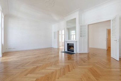 Repräsentative und modernisierte Altbauetage mit Stellplatz und Lift