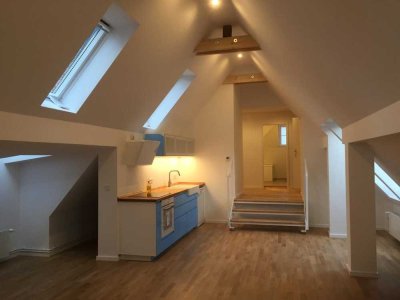 Juwel in Lichterfelde-West: Charmante 3,5-Zi.-DG-Wohnung im 3. OG
