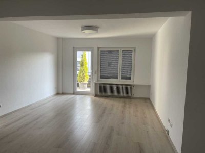 Erstbezug nach Sanierung mit Einbauküche und Balkon: freundliche 2,5-Zimmer-Wohnung in Reutlingen