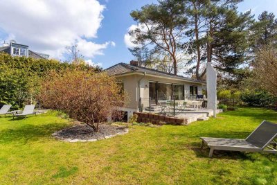 TOP-Lage! | Villa im Bungalow-Stil | mit Pool & Garten | Sauna | Kamin | in Berlin-Zehlendorf