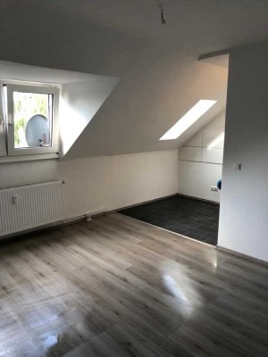 Dachgeschosswohnung mit 2,5 Zimmer in Kaßlerfeld