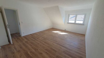 Ansprechende 3-Raum-Dachgeschosswohnung mit Einbauküche, Erstbezug nach Sanierung