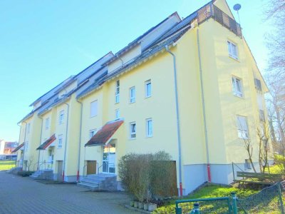 gemütliche 2-Zimmer-Dachgeschoss-Wohnung * Balkon * EBK * Carport * grüne Lage