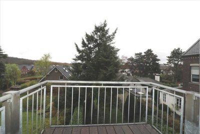 Frisch saniert in Inrath: 3 Zi.-Wohnung mit Balkon in der 2. Etage, Inrather Str.