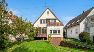 Charmantes Zweifamilienhaus mit großem Garten, Garage und Scheune – vielseitiges Haus mit Potenzial