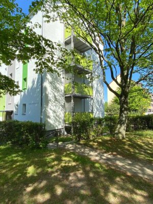 Neu Saniert, Balkon & Stellplatz - Ihre neue Zweiraumwohnung in City Nähe wartet auf Sie!