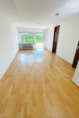 Stilvolle, gepflegte 1-Zimmer-Wohnung mit Balkon und Einbauküche in Esslingen am Neckar