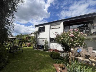 Gemütliche DHH mit schönem Garten.