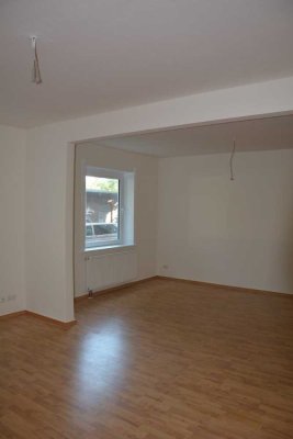 LINDEN-MITTE, großzügige 3-Zimmer-Wohnung im Hochparterre mit Balkon