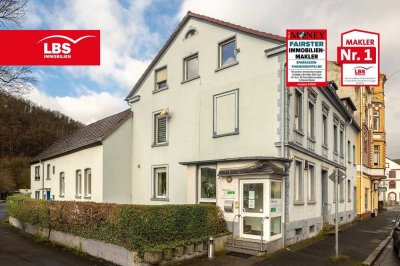 7-Parteien Mehrfamilienhaus mit Arztpraxis und 4 Garagen Ist-Faktor 11,1