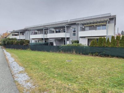 Sehr gepflegte Erdgeschoss- Wohnung mit Eigengarten und Carport
