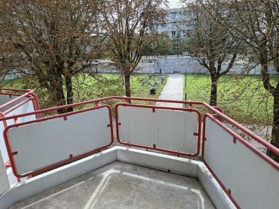 NH. MAN /LTU  HELLE, RENOVIERTE 1,5 ZI., BALKON MIT BLICK INS GRÜNE